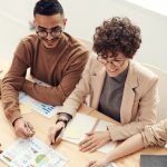 man-vrouw-werk-bespreken